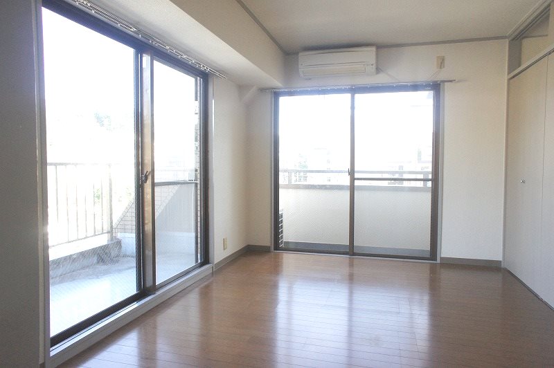 MAISON　TSUTSUI 2面採光の明るいお部屋（洋室8帖）
