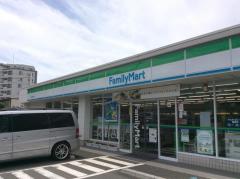 MAISON　TSUTSUI コンビ二：ファミリーマート 秀栄多摩落合店　43m