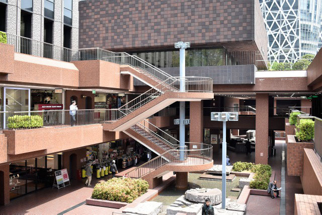 アトラスタワー西新宿 ショッピング施設：新宿センタービル　730m
