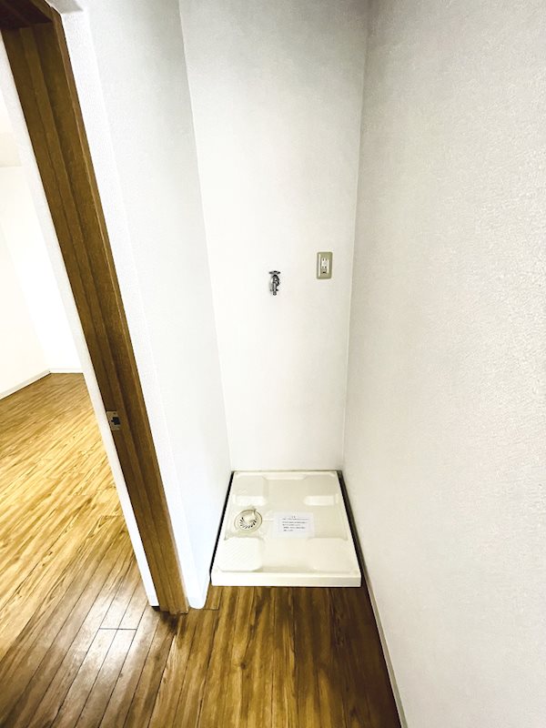 西山花園 室内洗濯機置場