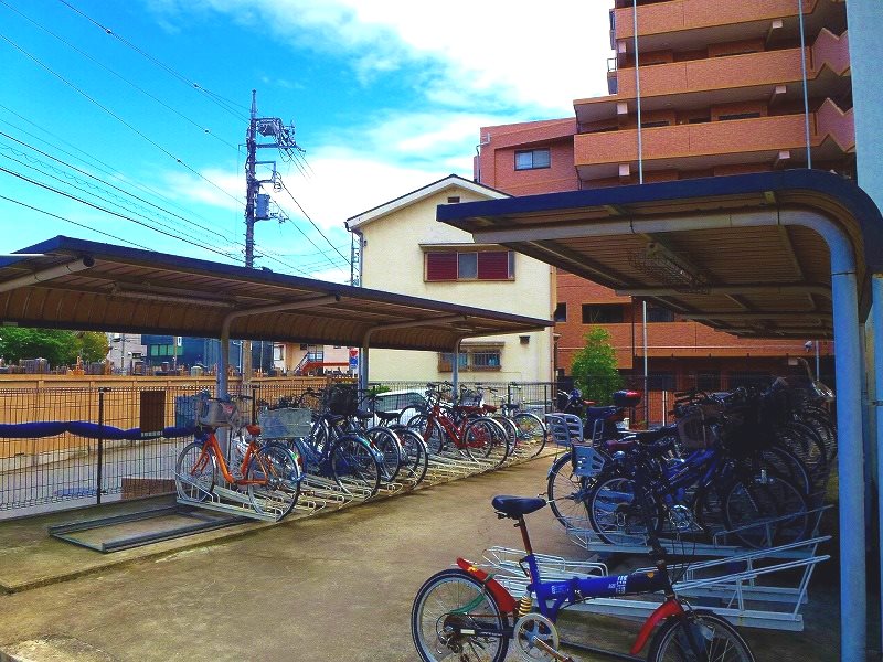 西山花園 屋根付き駐輪場