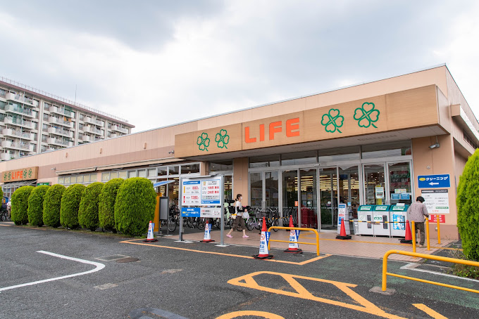 レジェンド泉町Ⅰ スーパー：ライフ 前野町店　581m