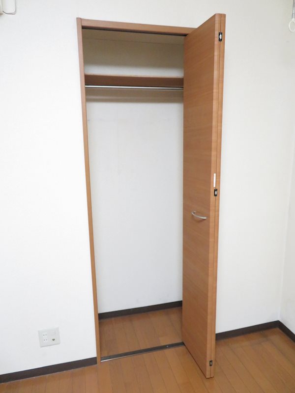 レジェンド泉町Ⅱ クローゼットタイプの収納