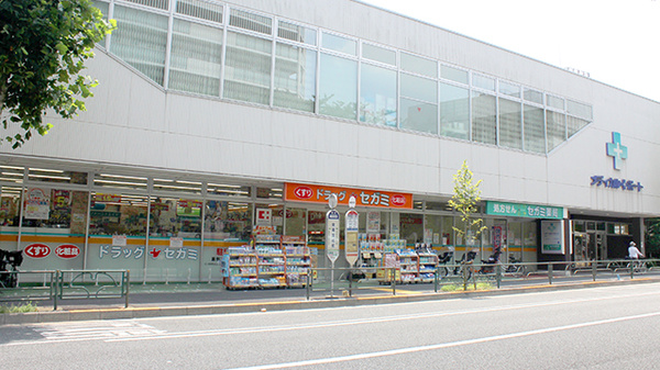 ワコーレ・メイ中村橋 ドラッグストア：ドラッグセガミ 練馬店　145m