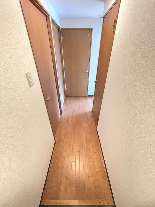 M＆E Court 玄関～室内