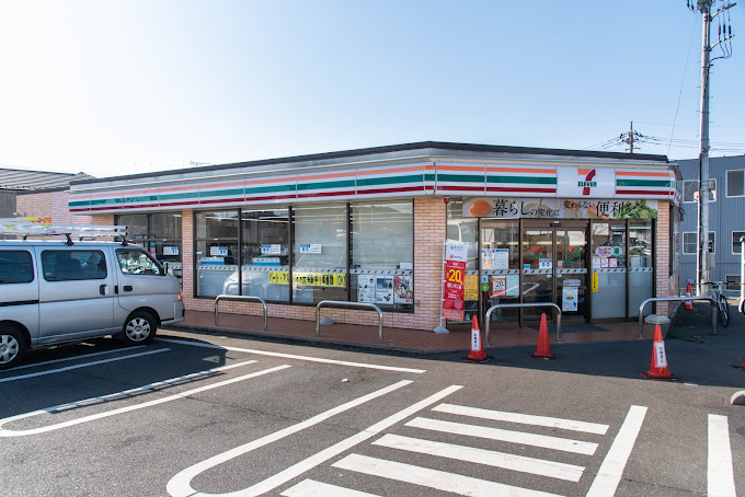 ユーロハイツ鶴川 コンビ二：セブンイレブン 町田大蔵店　541m