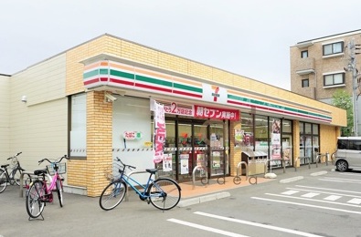 TR　Court コンビ二：セブンイレブン 小平武道館前店　432m