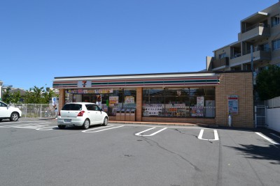 プレジール コンビ二：セブンイレブン 狛江駅南店　66m
