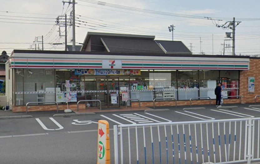 プランドール コンビ二：セブンイレブン 八潮伊勢野店　381m