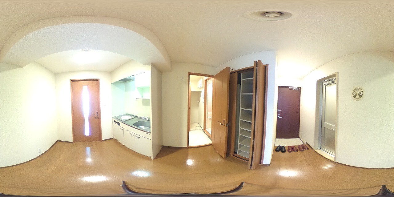 MYE新宿御苑二番館601_玄関.jpg