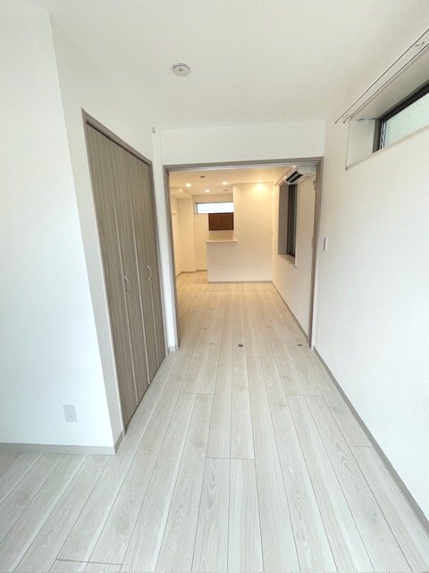 HIRUGI小竹向原 2面採光のベッドルーム