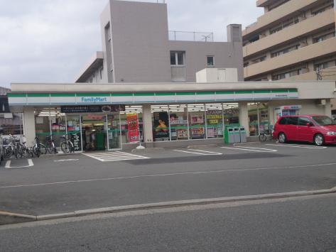 ベルウッドⅡ コンビ二：ファミリーマート 京王堀之内駅前店　331m