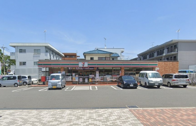 ベルウッドⅡ コンビ二：セブンイレブン 八王子堀之内3丁目店　328m