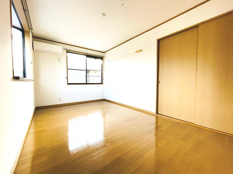 ベルウッドⅡ 洋室7.5帖　2面採光で室内明るい