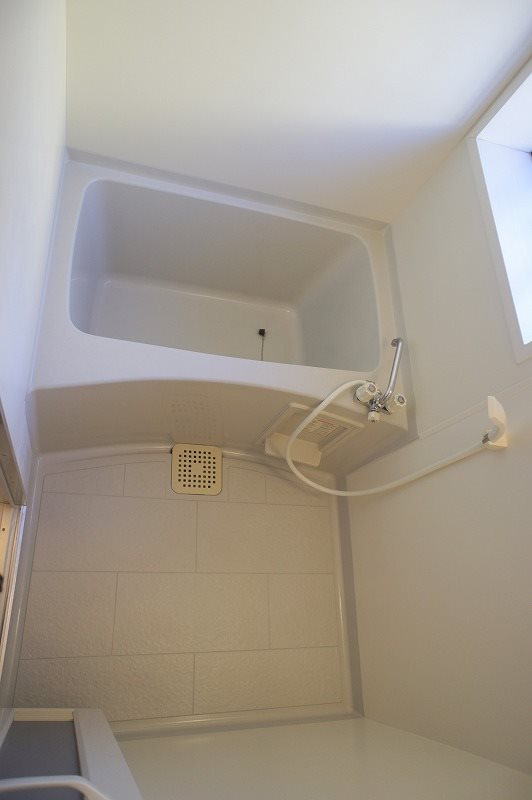 ハイツ南守谷 窓があり換気ができるので衛生的なお風呂