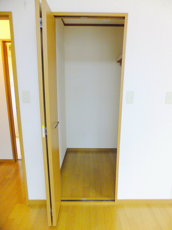 エスポワールⅡ たっぷり収納できるウォークインクローゼット